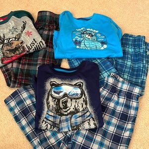 Boy bundle of pajamas- size 6/7
